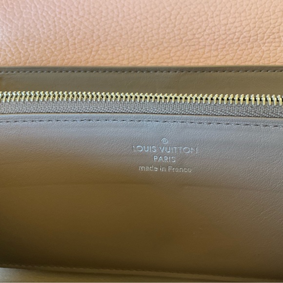 Louis Vuitton Capucines Long Wallet - Picture 6 of 7